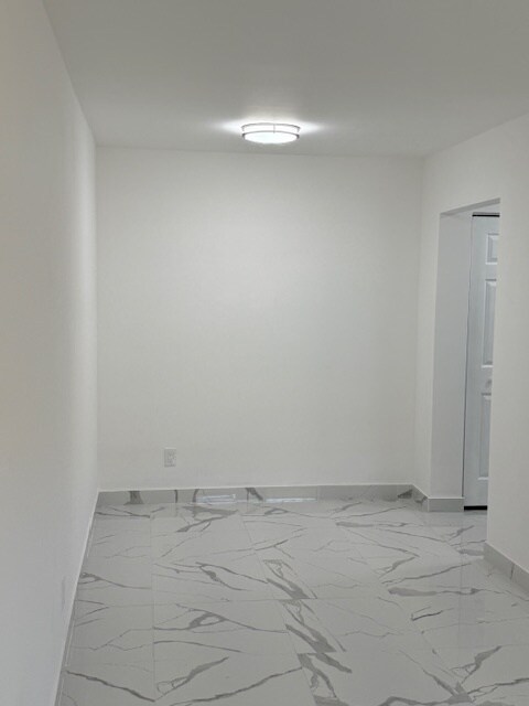 Building Photo - 5962