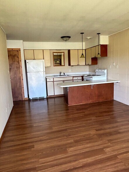 Building Photo - 608 19th Ave W