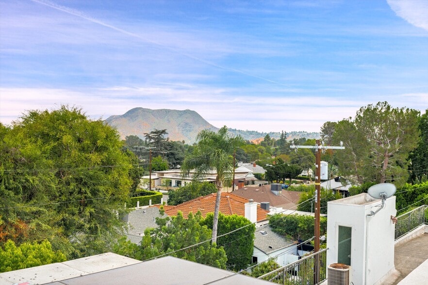 Building Photo - 5022 Cahuenga Blvd