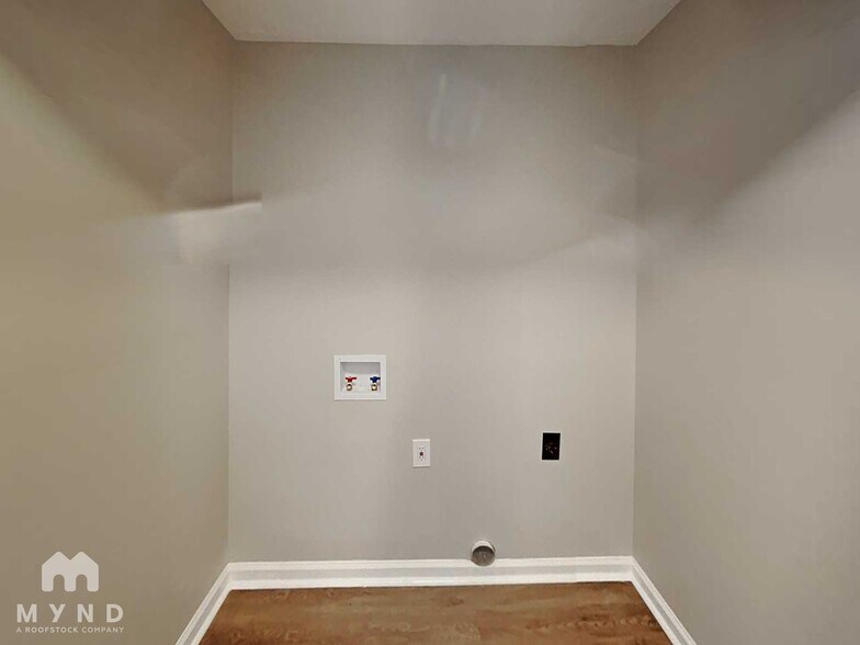 Building Photo - 103 Adlett Ln