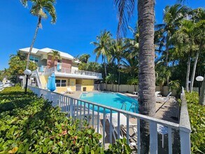 Building Photo - 2424 SE 17th St