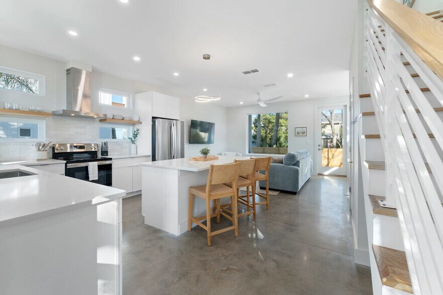 Building Photo - 2A Sanchez Cove