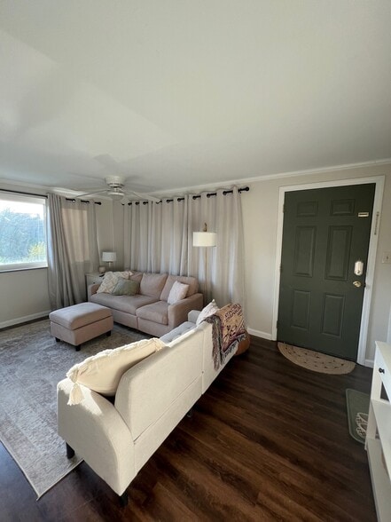 Building Photo - 701 Edgecliff St