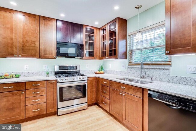 Building Photo - 13491 Old Dairy Ct