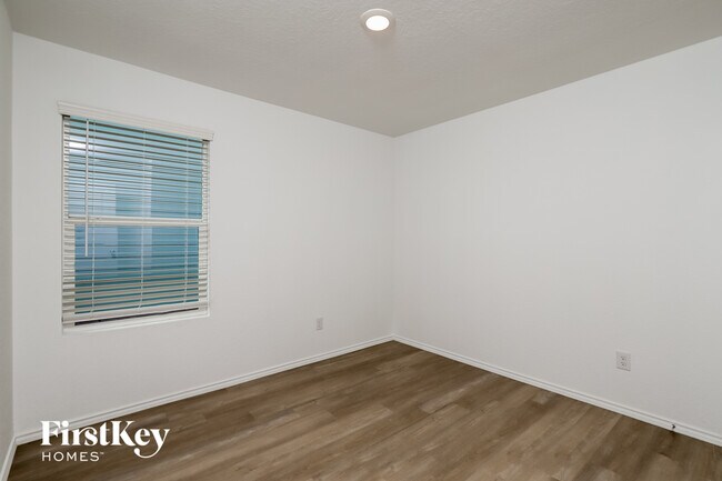 Building Photo - 10407 McClintock Dr