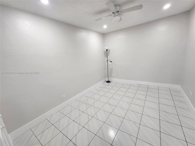 Building Photo - 511 NW 34th Ave