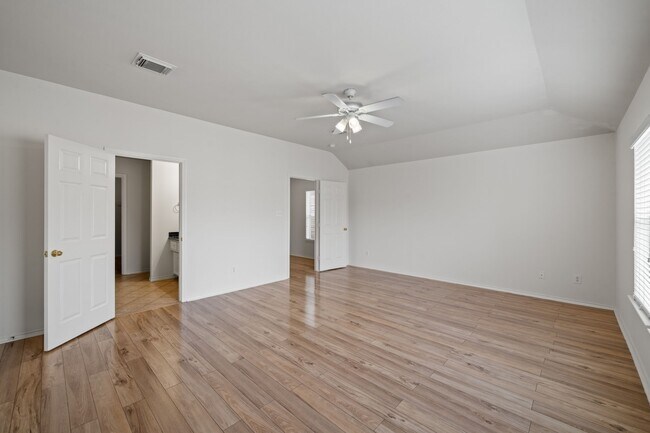 Building Photo - 1719 Redwing Pines Dr