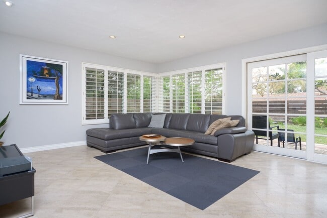 Building Photo - ***Available Now - Mid-term Lease ONLY *** Single Level 3 Bedroom, 2.5 Bath home in La Costa*****