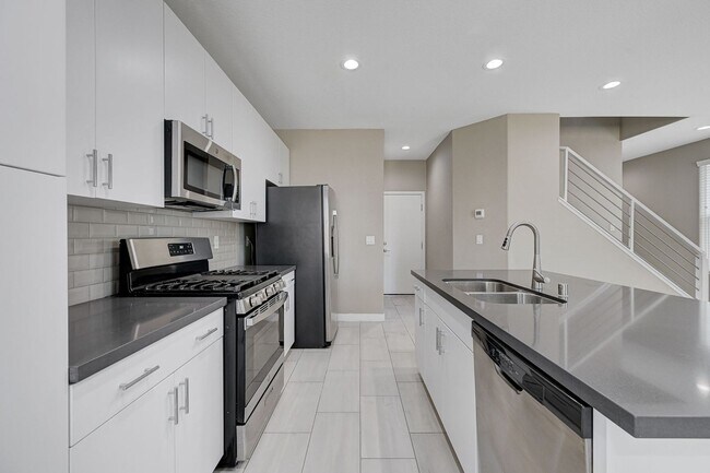 Building Photo - 2022 Single Family Home: 50% off first mon...