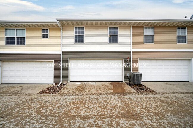 Building Photo - 9125 Greenspire Dr