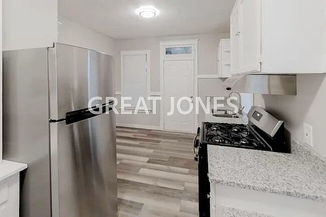 Building Photo - 8626 Argyle Ave