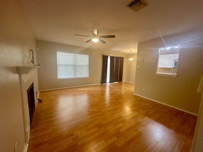 Building Photo - SEPTEMBER  HALF OFF First Month Rent- 3/2....
