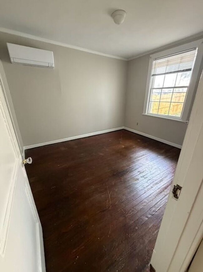Building Photo - 2 bedroom Carytown Cottage