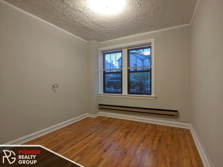 Building Photo - 837 W Wolfram St