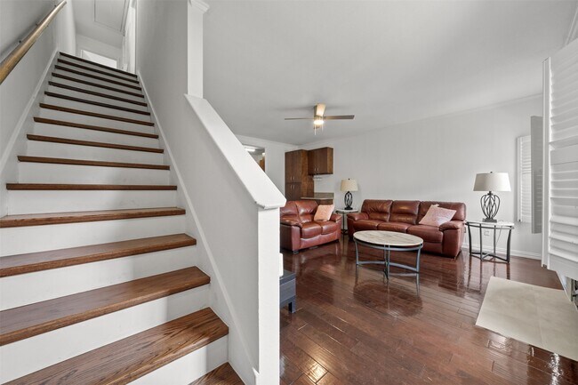 Building Photo - 9850 Pagewood Ln