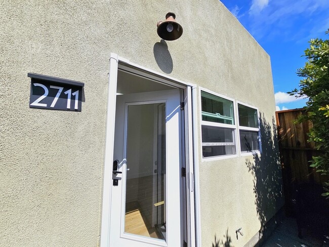 Building Photo - 2711 W 60th St