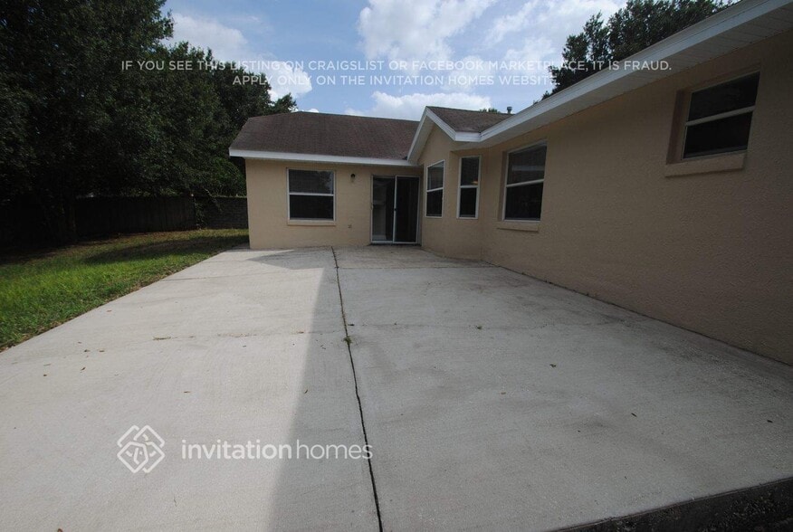Building Photo - 815 Palm Forest Ln