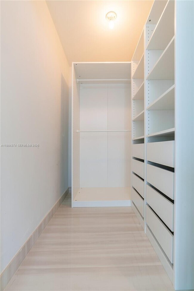 Building Photo - 650 NE 32nd St