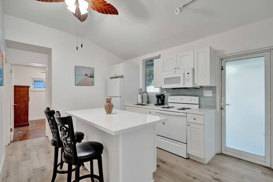 Building Photo - 1115 SW 4th St