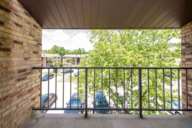 Building Photo - 2 Bedroom Condo Available