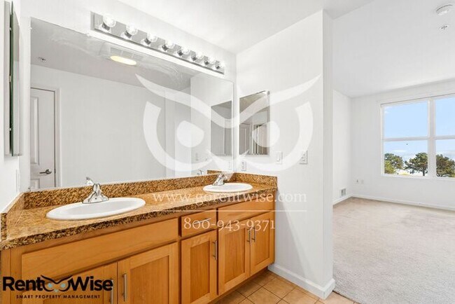 Building Photo - 401 Crescent Ct
