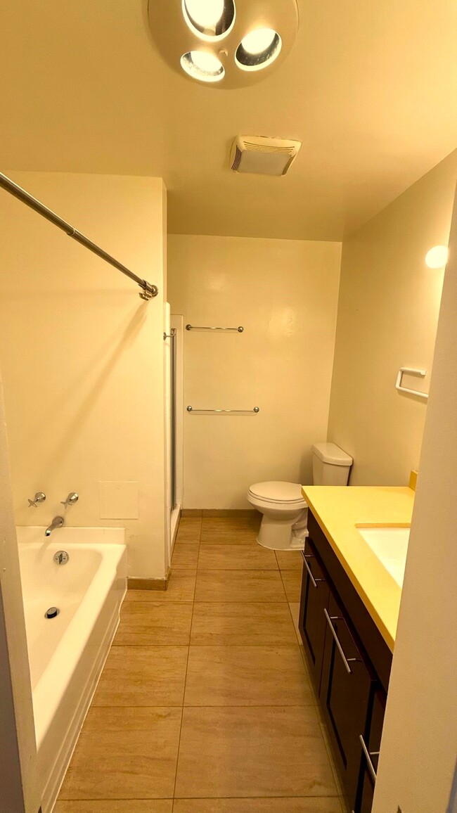 Full Bath - 11620 Dunstan Way