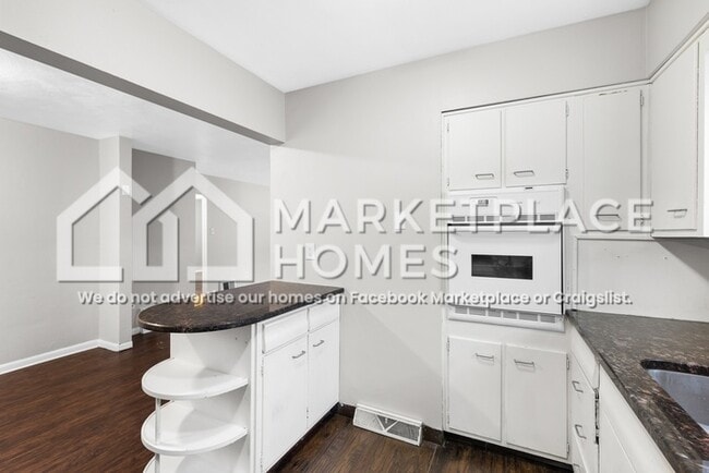 Building Photo - 746 Jefferson Rd