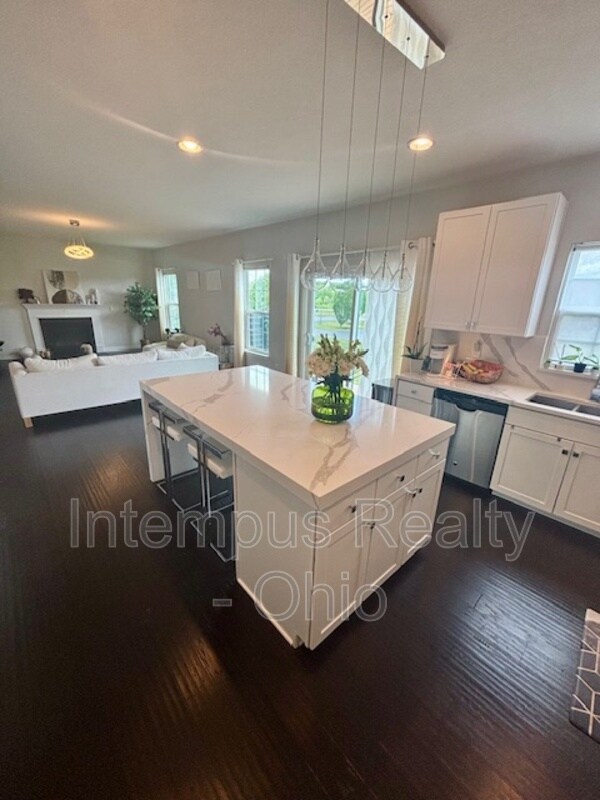 Building Photo - 6123 Brandon Dr