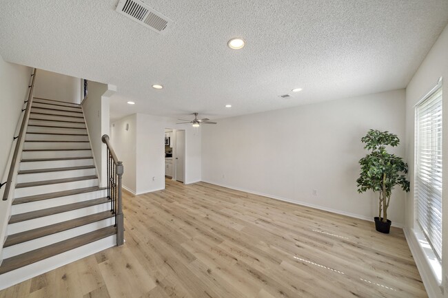 Building Photo - 1227 Country Pl Dr