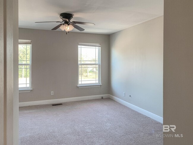 Building Photo - 116 S Elm St