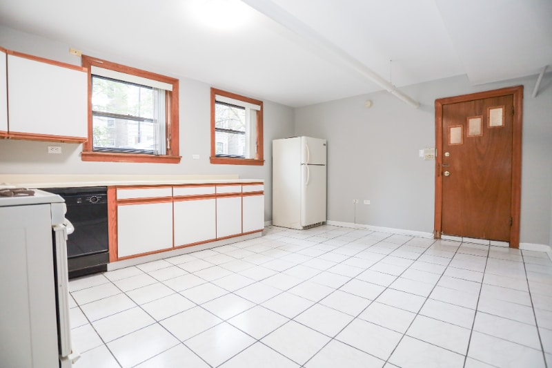 Building Photo - 1318 W Foster Ave