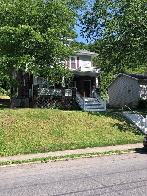 Building Photo - 1330 Belleview Ave SE
