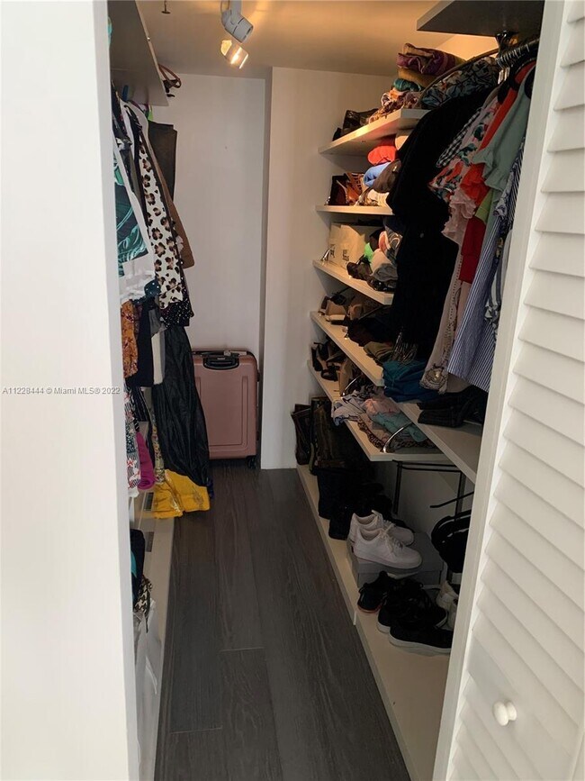 Building Photo - 555 NE 15th St