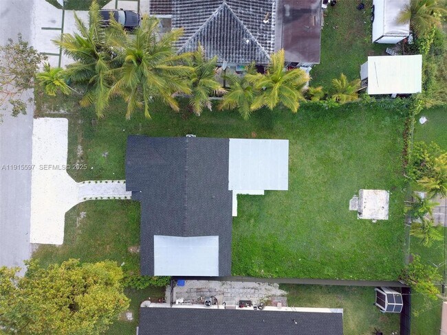 Building Photo - 216 NE 160th St