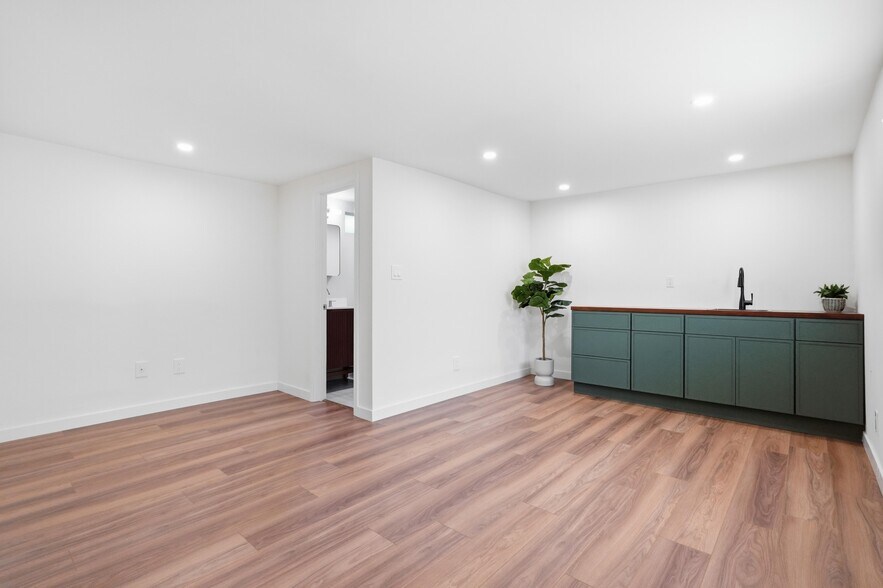 Building Photo - 6120 Case Ave