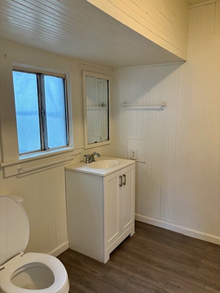 Building Photo - 13030 Kansas Ave