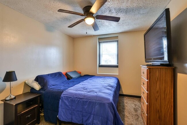 Building Photo - 142 4th Ave