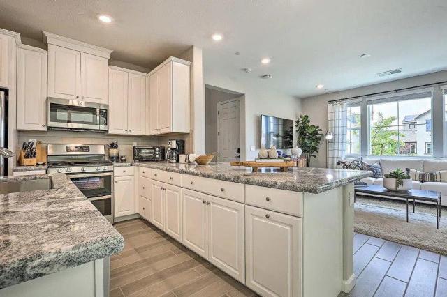 Building Photo - 3 bedroom in Roseville CA 95747