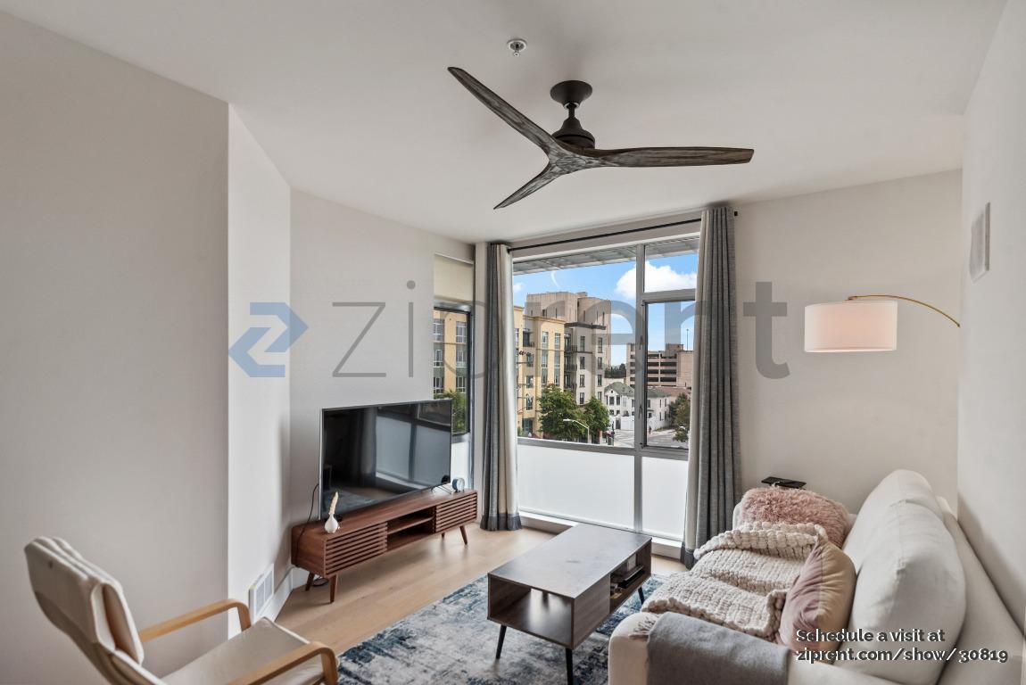 Building Photo - 901 Jefferson St