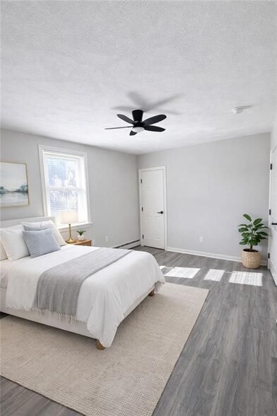 Building Photo - 71 E George St