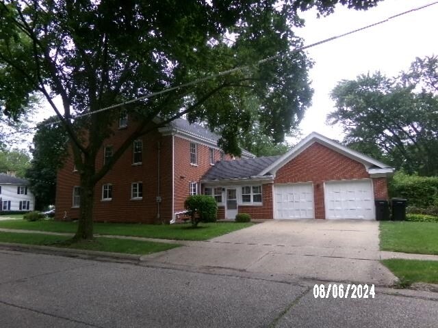 Building Photo - 830 Sherwood Dr NE