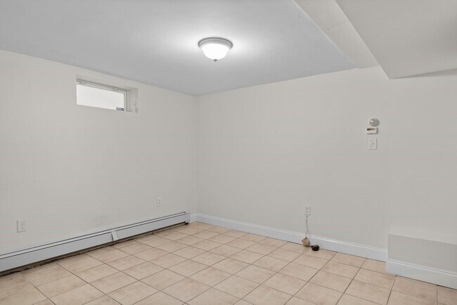 Building Photo - 175 Elm St