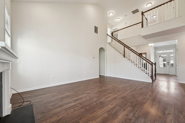 Building Photo - 2312 Longmont Dr