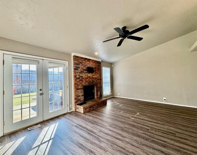 Building Photo - 2200 W Rockypoint Dr