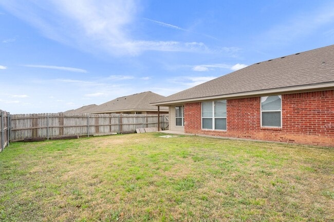 Building Photo - Perfect Family Home in China Spring ISD