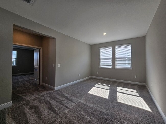Building Photo - Beautiful and Spacious 3 bedroom 2 bath Townhome With a Split Floor Plan in Winter Garden!