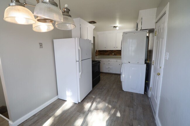 Building Photo - 565 E 200 N