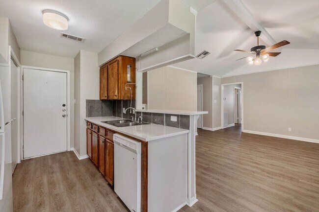 Building Photo - August 2026 Pre-Lease - 1 Mile to TAMU!