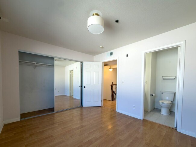 Building Photo - 315 Cameron Pl