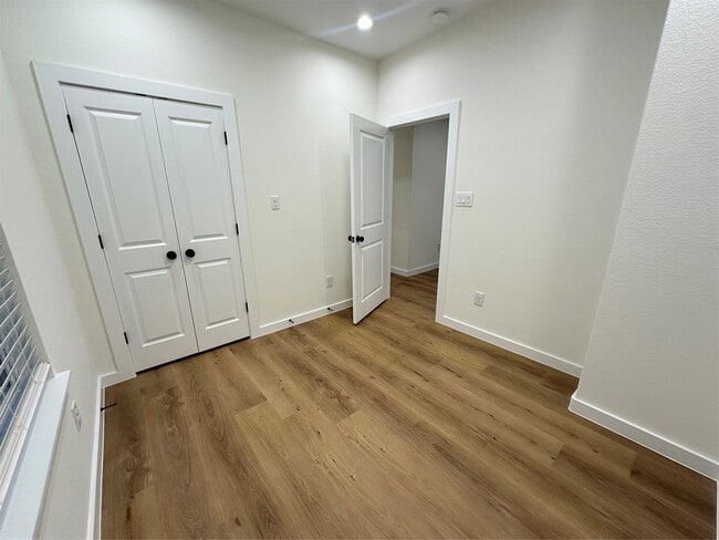 Building Photo - 6004 Bacher St